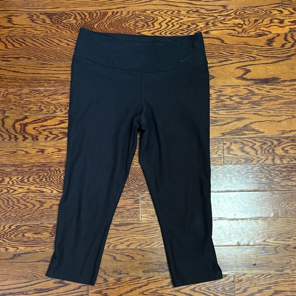 Nike Pants - Nike Dri Fit Capri Leggings Women’s Size: Medium